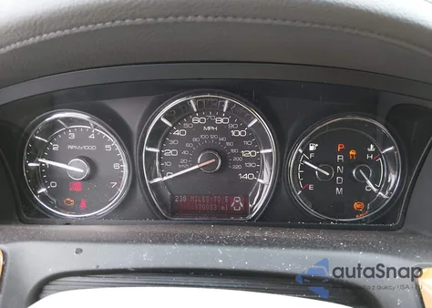 2010 Lincoln Mks z USA, uszkodzony, nr VIN 1LNHL9DRXAG601315